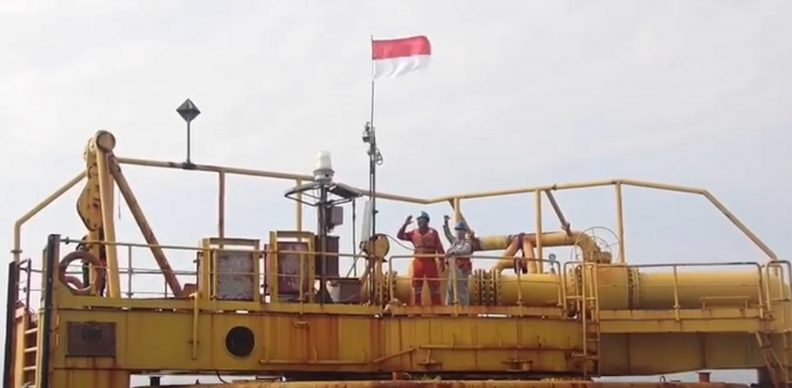 bendera merah putih di platform