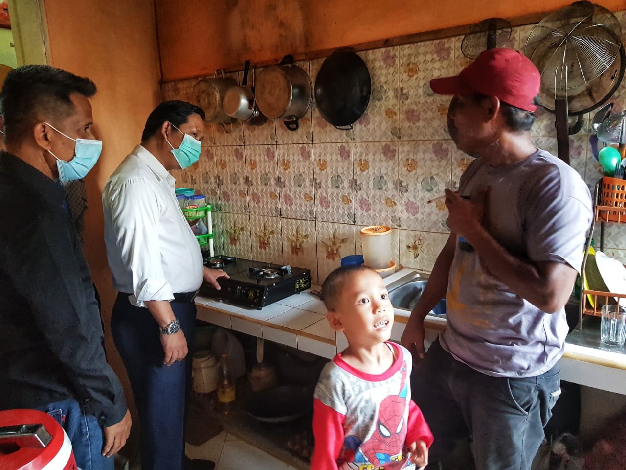 Alimuddin ke rumah warga cek sambungan gas
