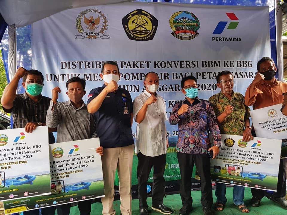 Pemerintah Bagikan Paket Konversi ke Petani Banyumas