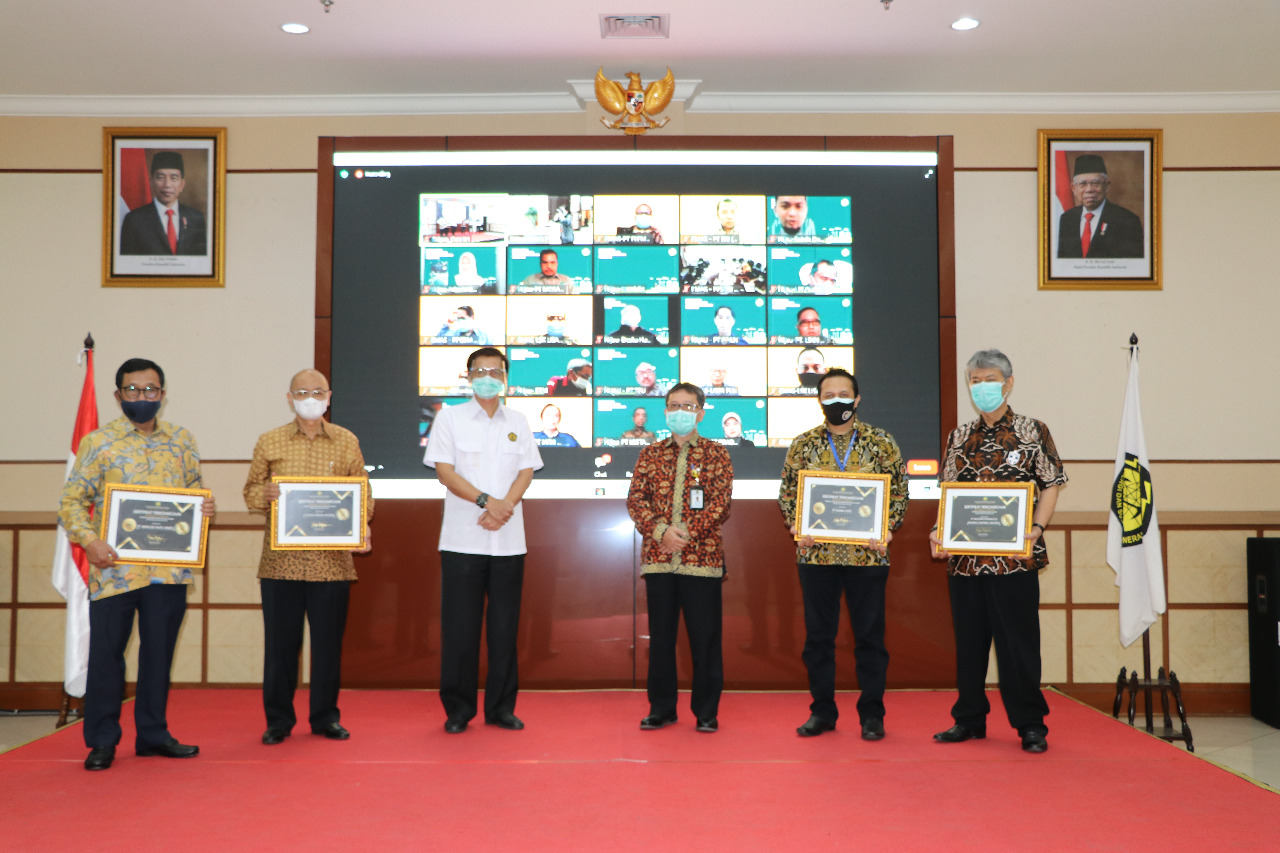 Pemerintah Serahkan sertifikat ketenagalistrikan