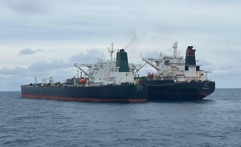 Dua kapal tangker asing