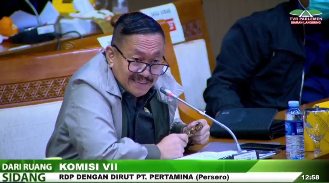 Anggota komisi VII DPR