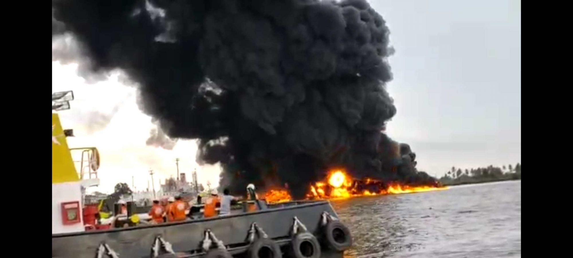 Kapal terbakar