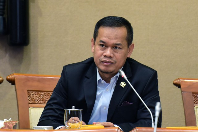 Anggota Komisi VII DPR